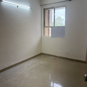Room in 2 BHK Apartment at Puri Pratham, Sector 84 – for Rent