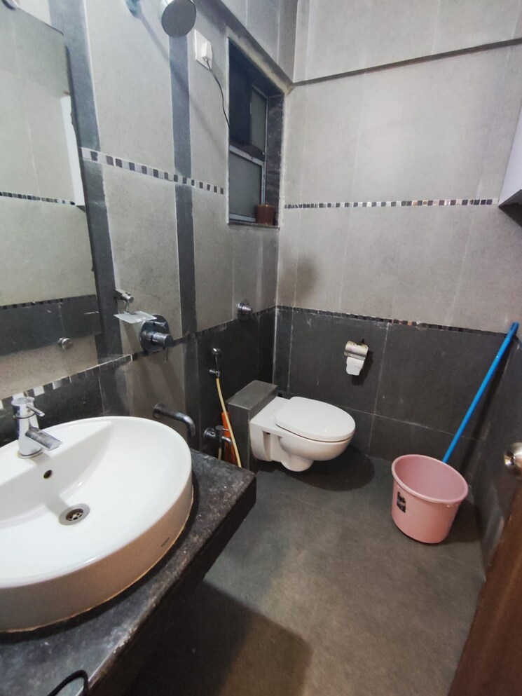 Bathroom, hdil-metropolis-residences 3 Bedroom 1400 Sq.Ft. Apartment In Andheri West Mumbai 8966144