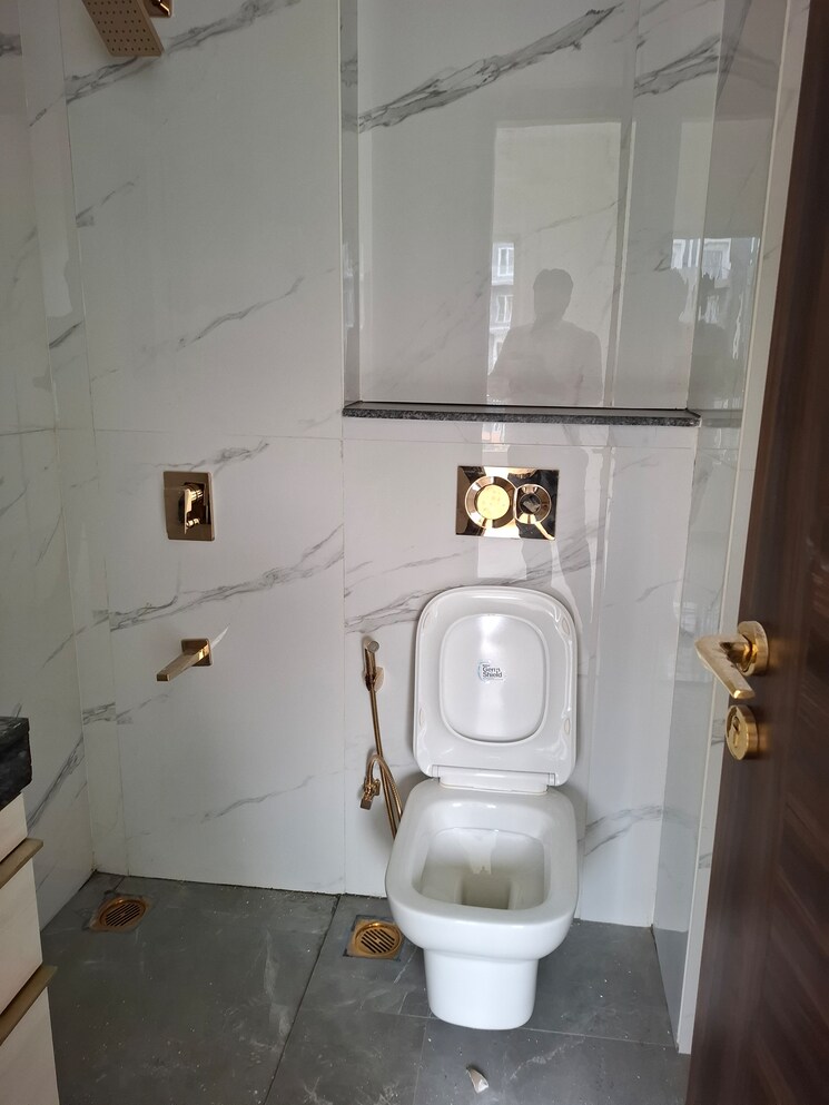 Bathroom, tulip-yellow 3 Bedroom 1704 Sq.Ft. Apartment In Sector 69 Gurgaon 8966156