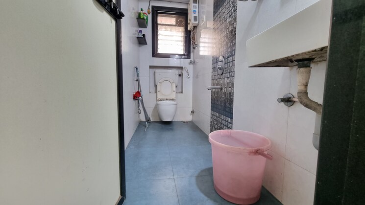 Bathroom, nalanda-chs-malad-west 2 Bedroom 955 Sq.Ft. Apartment In Malad West Mumbai 8966154