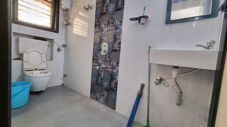 Bathroom, nalanda-chs-malad-west 2 Bedroom 955 Sq.Ft. Apartment In Malad West Mumbai 8966154