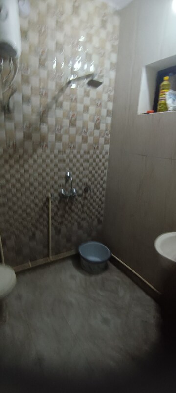 Bathroom in 1 BHK Builder Floor at Ashok Nagar – for Rent