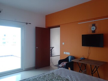 Room in 4 BHK Apartment at Parkway Tivoli Apartment, Whitefield – for Rent