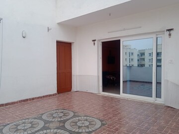 Room in 4 BHK Apartment at Parkway Tivoli Apartment, Whitefield – for Rent