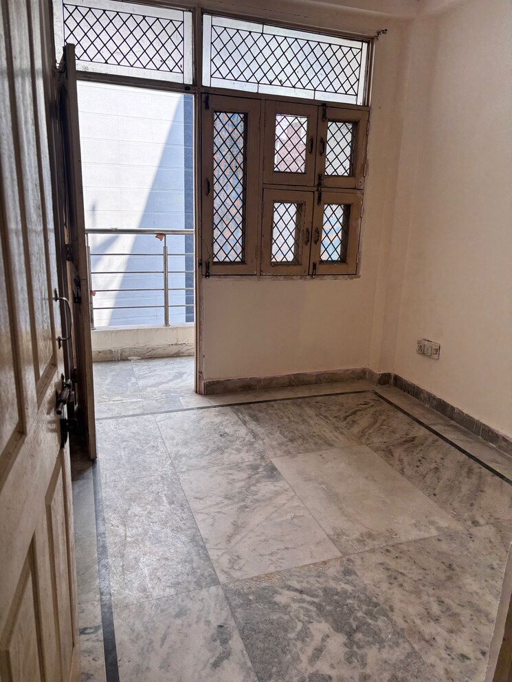 Room, new ashok nagar 1.5 Bedroom 400 Sq.Ft. Builder Floor In New Ashok Nagar Delhi 8966175
