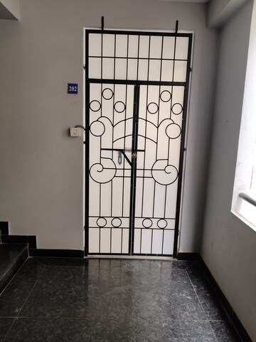 Room in 2 BHK Apartment at Manikonda – for Rent