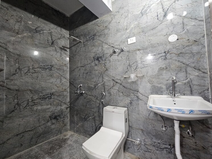 Bathroom, freedom fighters enclave 1 Bedroom 1500 Sq.Ft. Apartment In Freedom Fighters Enclave Delhi 8966247