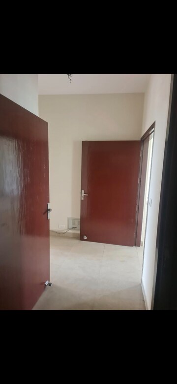 Room in 3 BHK Apartment at Supertech Livingston, Sain Vihar – for Rent