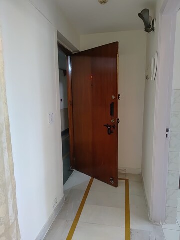 Bathroom in 1 BHK Apartment at Ardee Mall, Sector 52 – for Rent