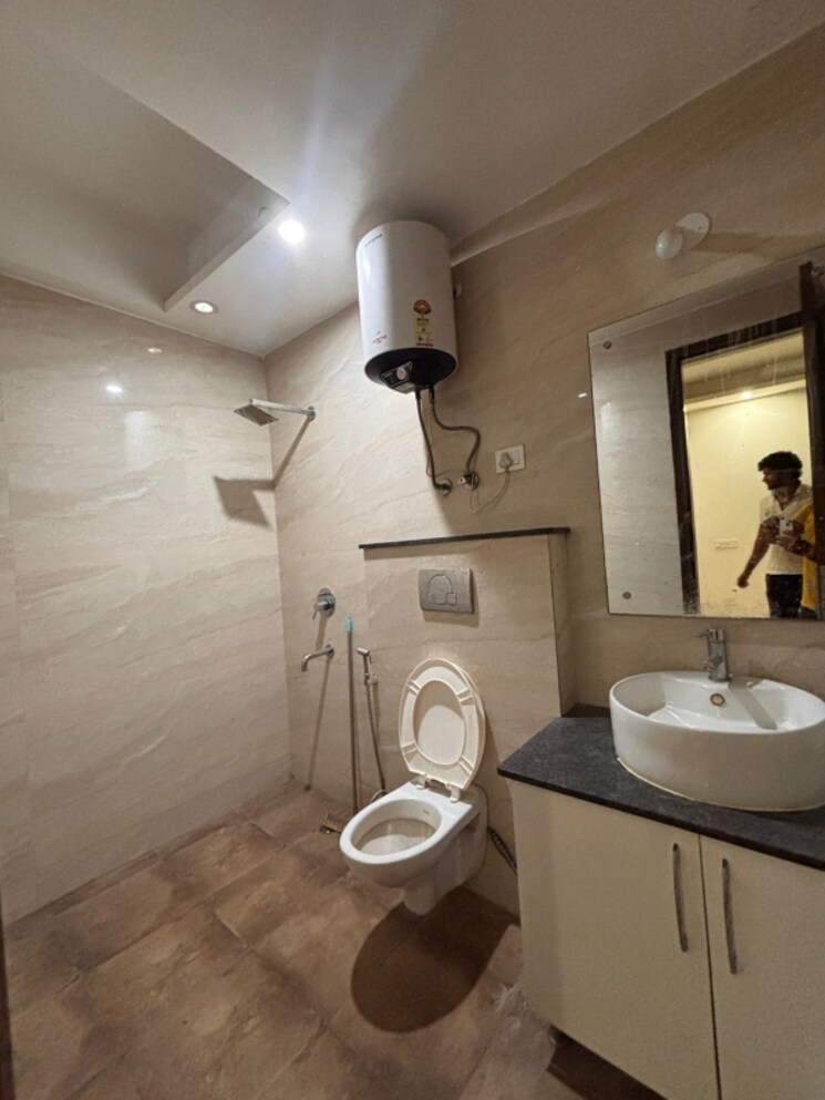Bathroom, freedom fighters enclave 3 Bedroom 1500 Sq.Ft. Apartment In Freedom Fighters Enclave Delhi 8966304