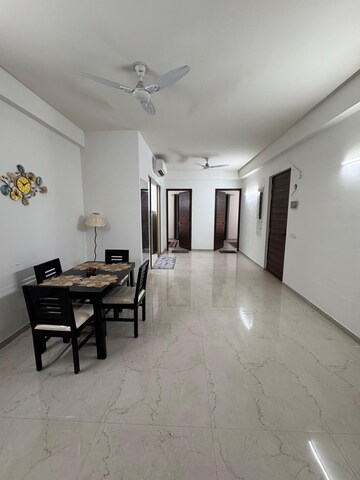 Room in 3 BHK Apartment at DLF Park Place, Sector 54 – for Sale