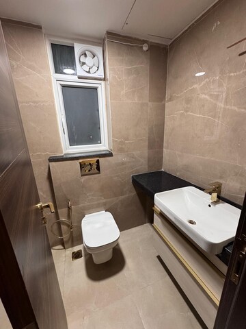 Bathroom in 3 BHK Apartment at DLF Park Place, Sector 54 – for Sale