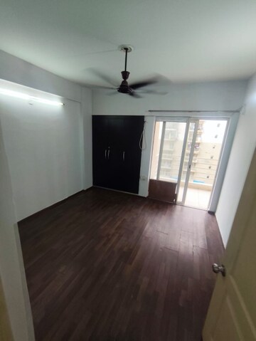 Room in 3.5 BHK Apartment at Paras Seasons, Sector 168 – for Rent