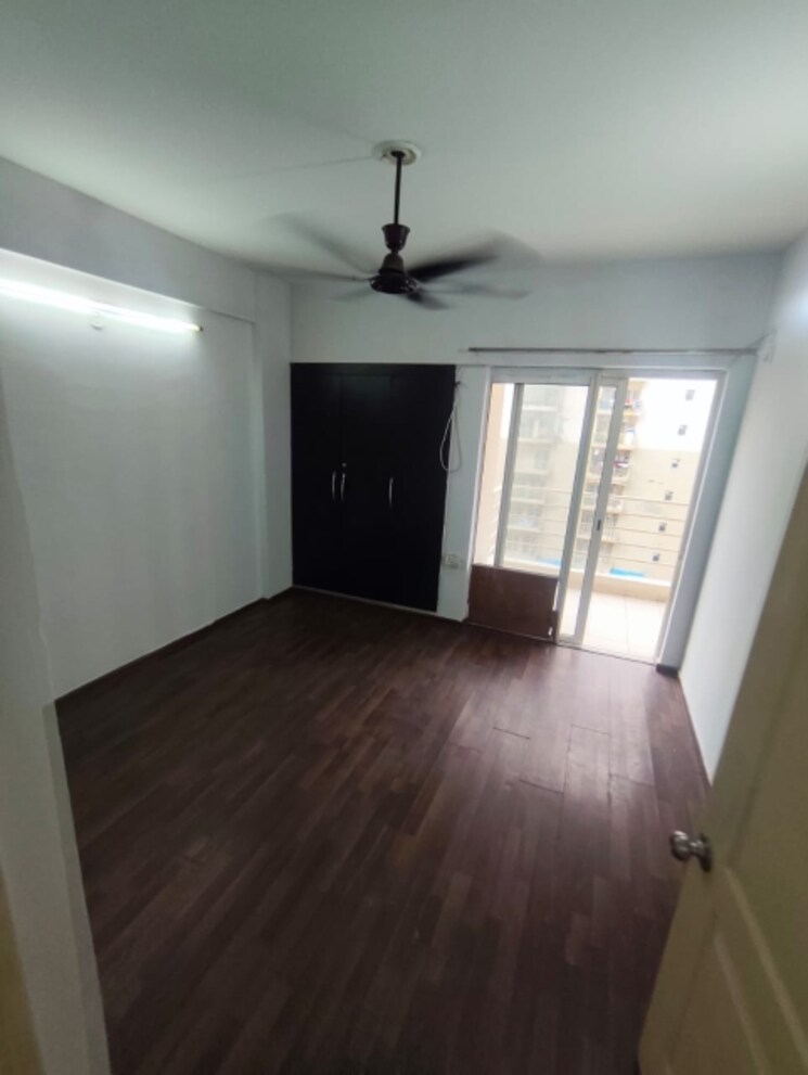 Room, paras-seasons 3.5 Bedroom 1625 Sq.Ft. Apartment In Sector 168 Noida 8966361