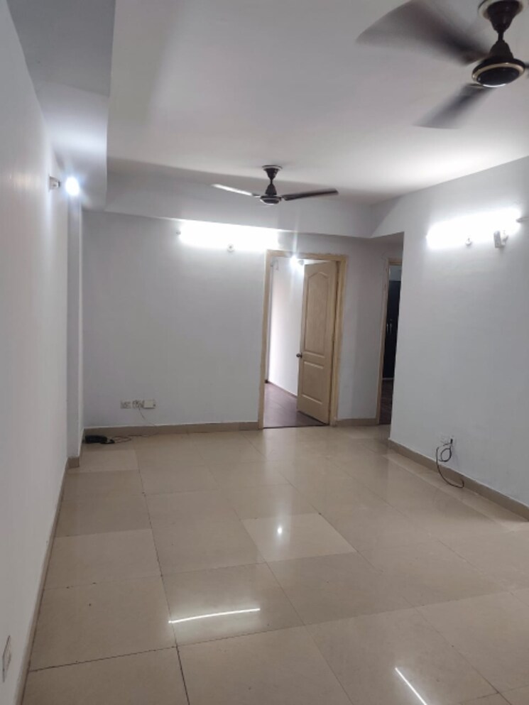 Room, paras-seasons 3.5 Bedroom 1625 Sq.Ft. Apartment In Sector 168 Noida 8966361