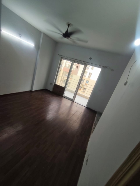 3.5 BHK + Extra Room Apartment For Rent in Paras Seasons