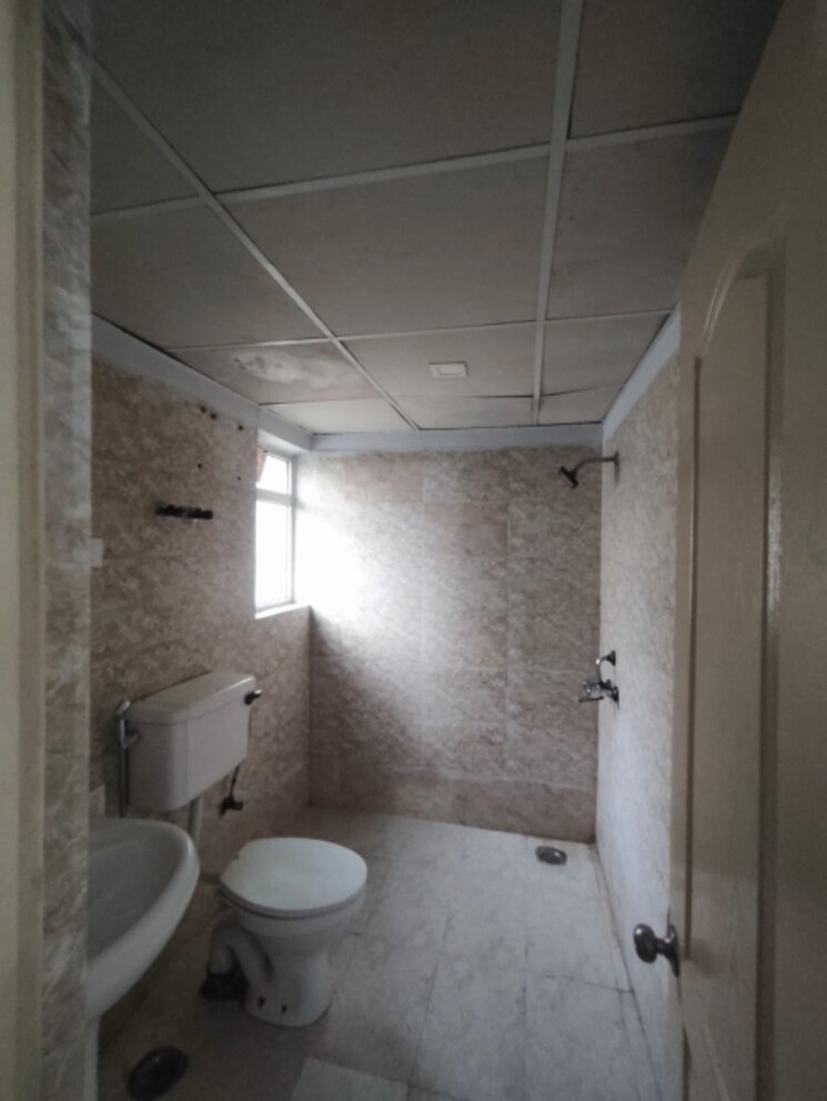 Bathroom, paras-seasons 3.5 Bedroom 1625 Sq.Ft. Apartment In Sector 168 Noida 8966361