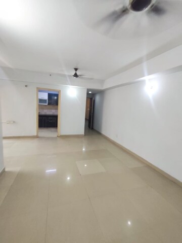 Room in 3.5 BHK Apartment at Paras Seasons, Sector 168 – for Rent