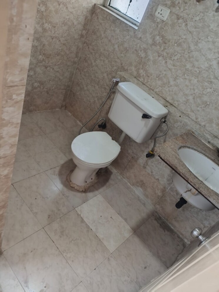 Bathroom, paras-seasons 3.5 Bedroom 1625 Sq.Ft. Apartment In Sector 168 Noida 8966361