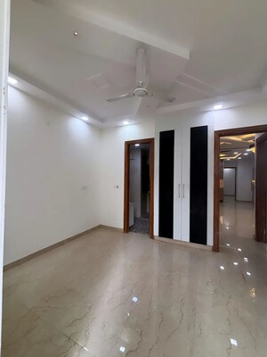 Room in 4 BHK Builder Floor at SA HOMES I, Uttam Nagar – for Sale