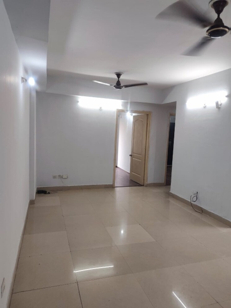 Room, paras-seasons 3.5 Bedroom 1625 Sq.Ft. Apartment In Sector 168 Noida 8966533