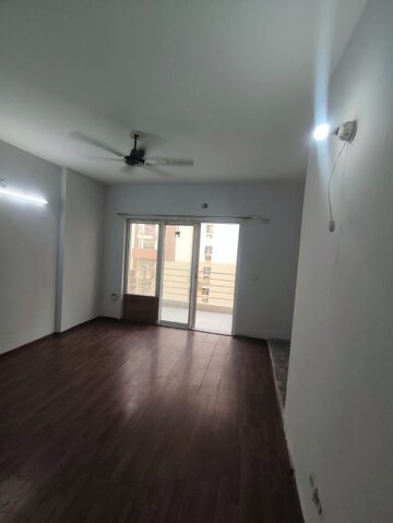 Room in 3.5 BHK Apartment at Paras Seasons, Sector 168 – for Rent