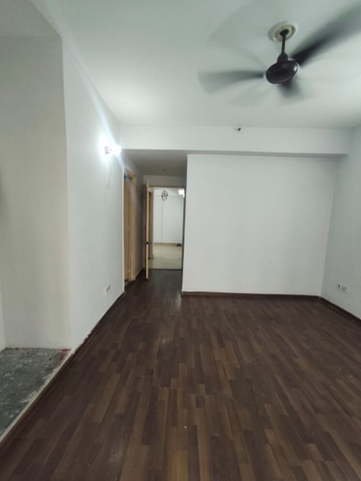 Room, paras-seasons 3.5 Bedroom 1625 Sq.Ft. Apartment In Sector 168 Noida 8966533