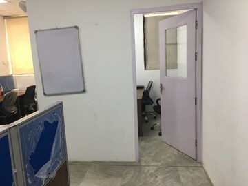 Room in  Office Space in IT/SEZ at Sector 63 – for Rent