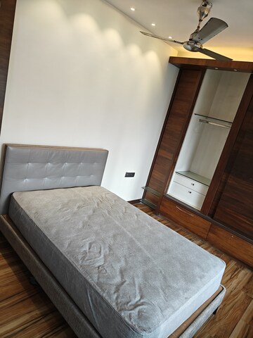 Furnished Amenities in 3 BHK Apartment at Patliputra Building, Andheri West – for Sale