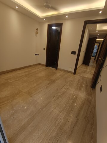 Room in 3 BHK Builder Floor at Shivalik Colony – for Rent