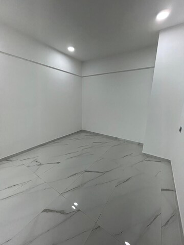 Room in 2 BHK Apartment at Nahar Amaryllis Towers and Plaza, Chandivali – for Rent