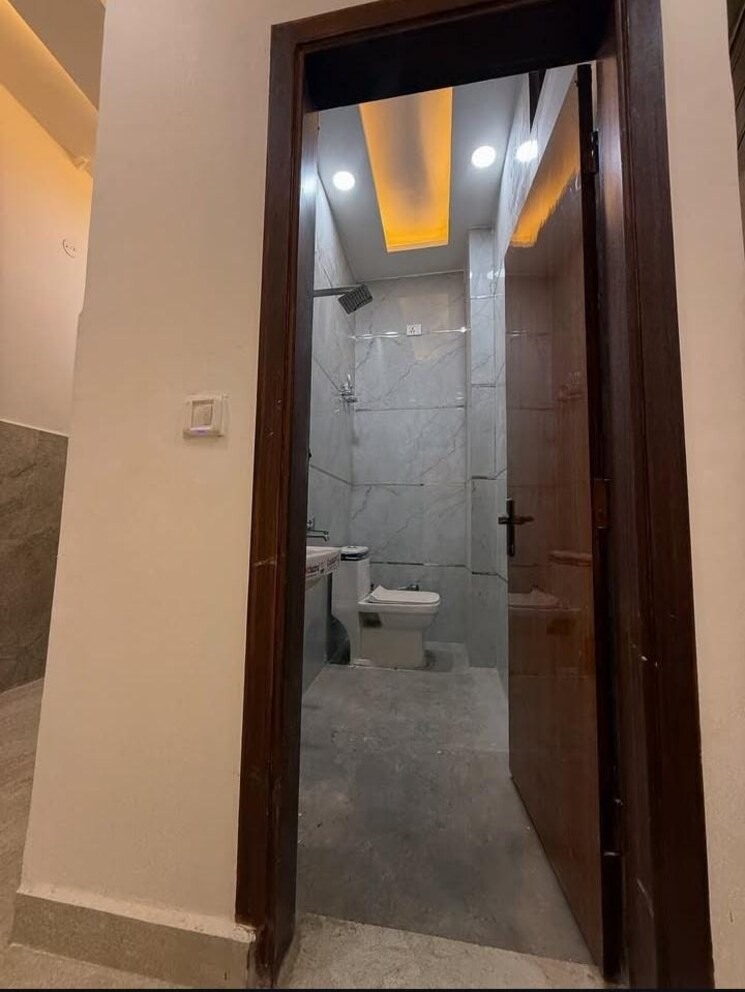 Attached Bathroom, sector 35 3 Bedroom 3150 Sq.Ft. Builder Floor In Sector 35 Faridabad 8966516