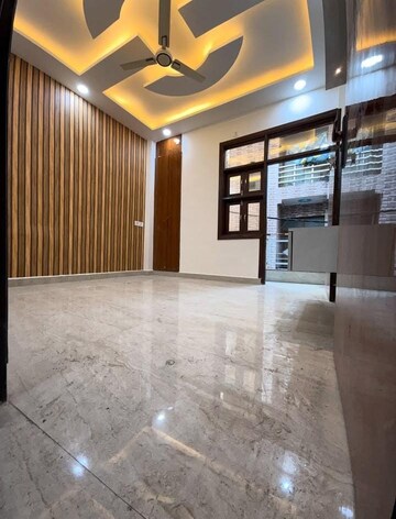 Room in 3 BHK Builder Floor at Sector 35 – for Sale