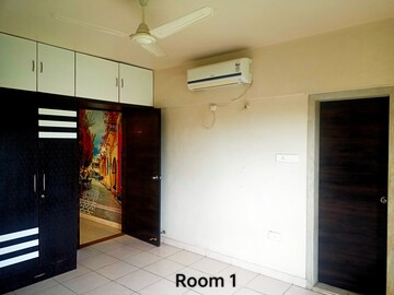 Room in 2 BHK Apartment at Park Valencia, Mundhwa Road – for Rent