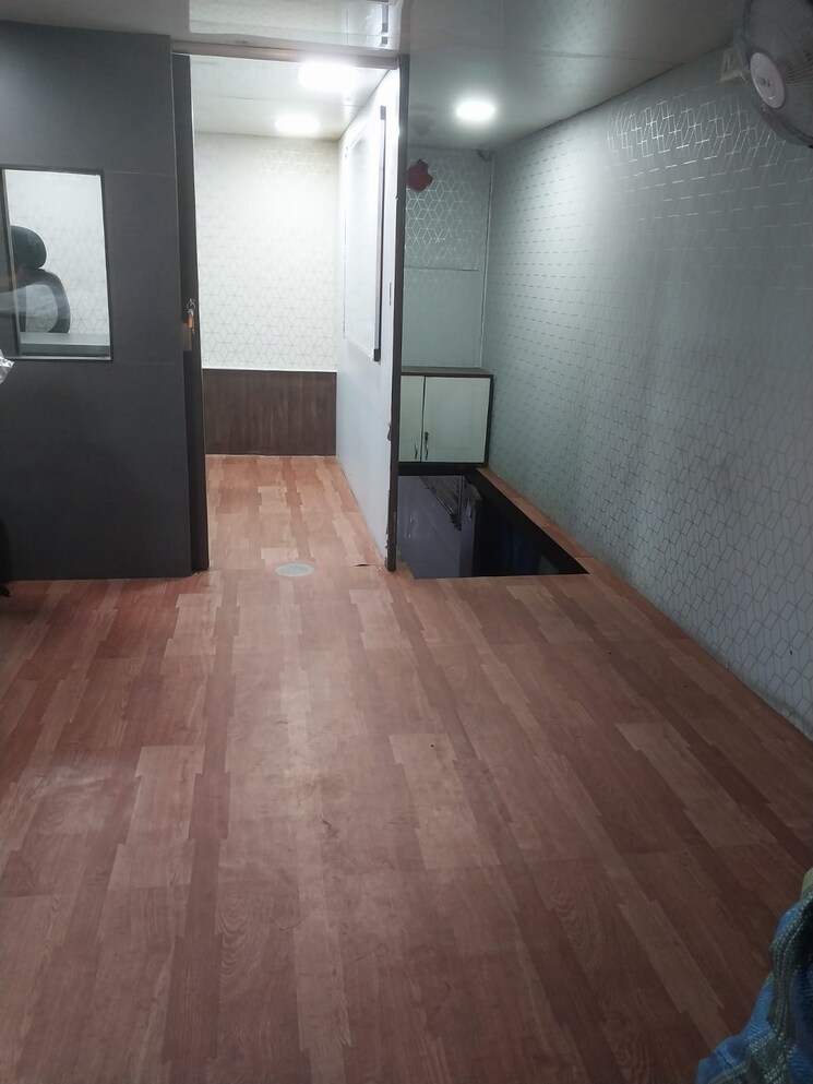 Room, haware-fantasia Commercial Office Space 520 Sq.Ft. In Vashi Sector 28 Navi Mumbai 8966542