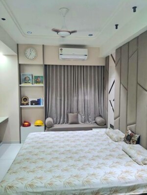 Team Area in 3 BHK Apartment at Grace CHS Mulund, Mulund West – for Sale