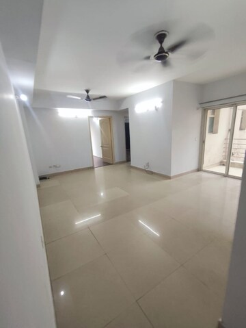 Room in 3.5 BHK Apartment at Paras Seasons, Sector 168 – for Rent