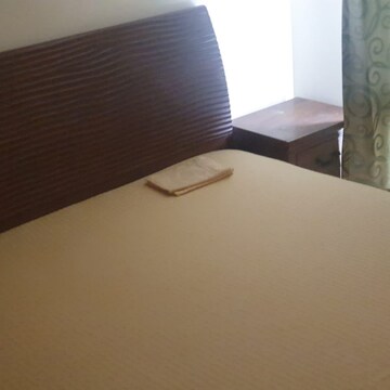 Room in 3 BHK Apartment at Jaypee Green Pavillion Heights, Sector 128 – for Rent