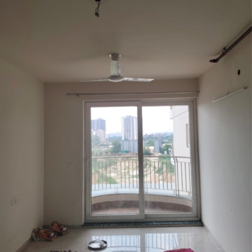 Room in 2 BHK Apartment at BPTP Discovery Park, Badauli Village – for Rent