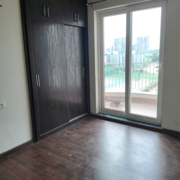 Room in 2 BHK Apartment at BPTP Discovery Park, Badauli Village – for Rent