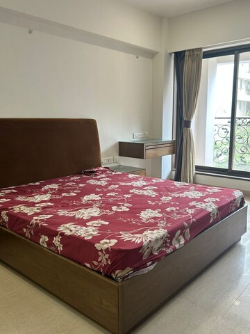Bedroom in 2 BHK Apartment at Khar West – for Rent