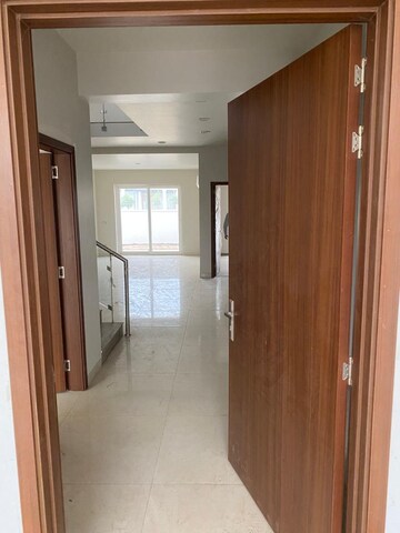 Room in 2.5 BHK Builder Floor at Central Park 3 Flower Valley, Sohna Sector 33 – for Rent