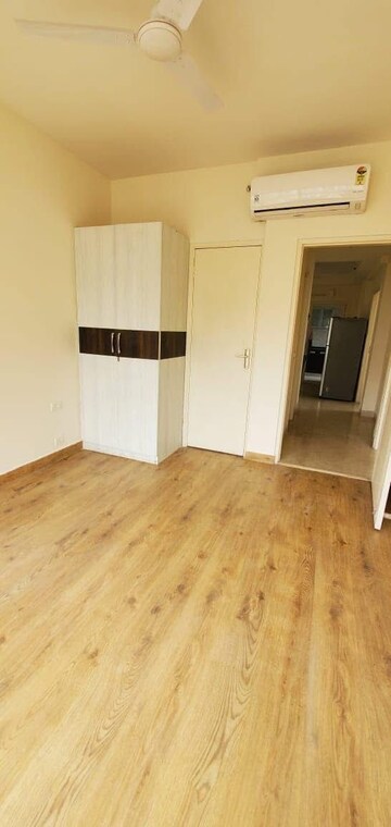 Room in 3.5 BHK Builder Floor at DLF Building 10, Dlf Phase ii – for Sale