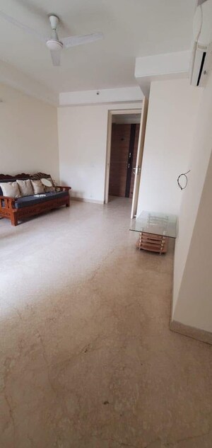 Room in 3.5 BHK Builder Floor at DLF Building 10, Dlf Phase ii – for Sale