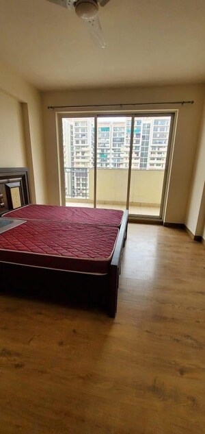 Bedroom in 3.5 BHK Builder Floor at DLF Building 10, Dlf Phase ii – for Sale