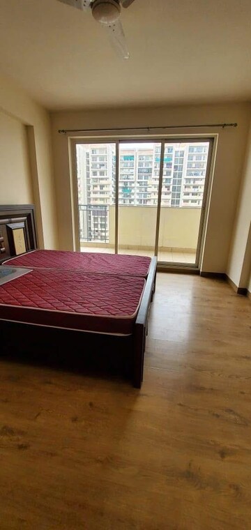 Bedroom in 3.5 BHK Builder Floor at DLF Building 10, Dlf Phase ii – for Sale