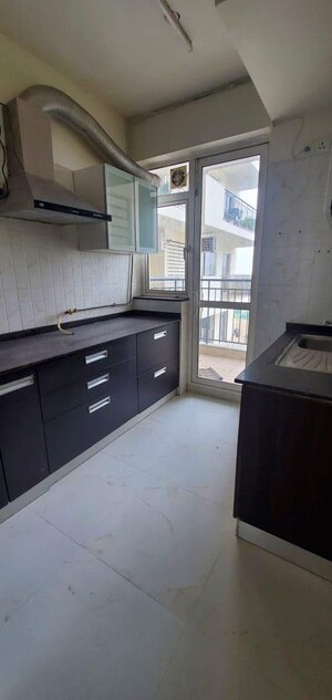 Kitchen in 3.5 BHK Builder Floor at DLF Building 10, Dlf Phase ii – for Sale