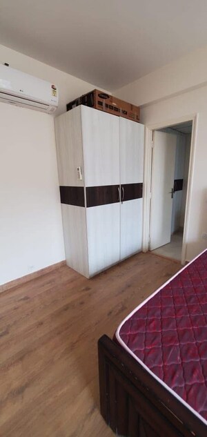 Bathroom in 3.5 BHK Builder Floor at DLF Building 10, Dlf Phase ii – for Sale