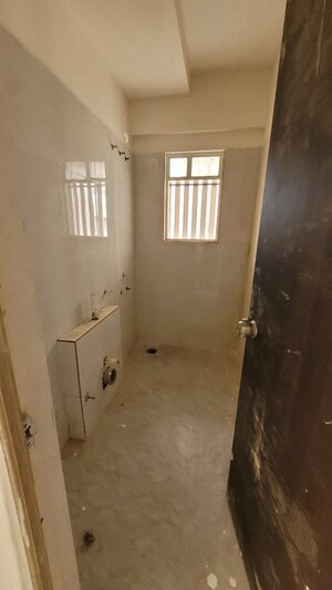 Room in 2 BHK Apartment at Puranik Abitante, Bavdhan – for Sale