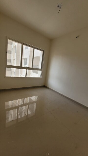 Room in 2 BHK Apartment at Puranik Abitante, Bavdhan – for Sale